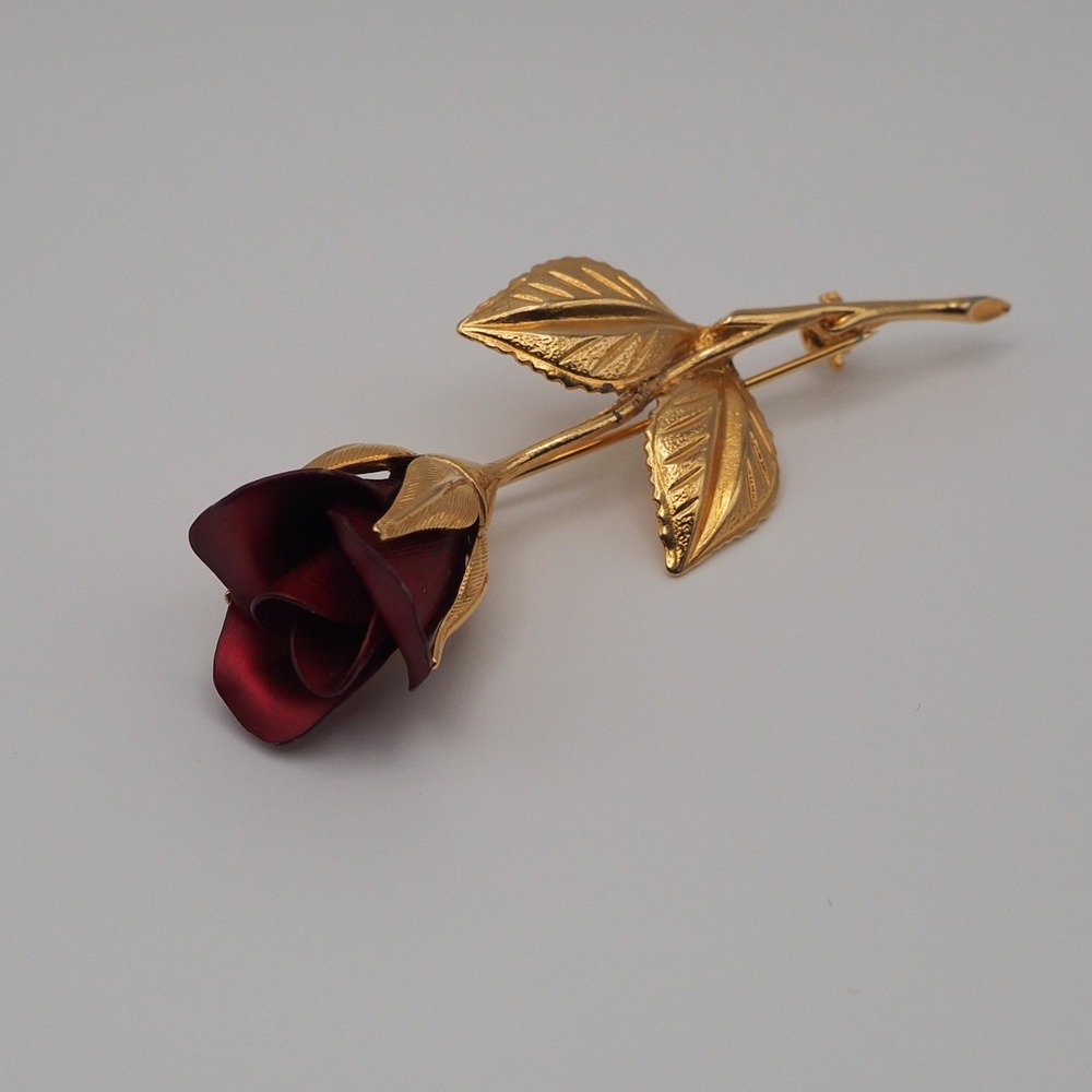 Giovanni Brooch Satin Red Rose Long Stem Polished Gold Tone Floral Pin Vintage